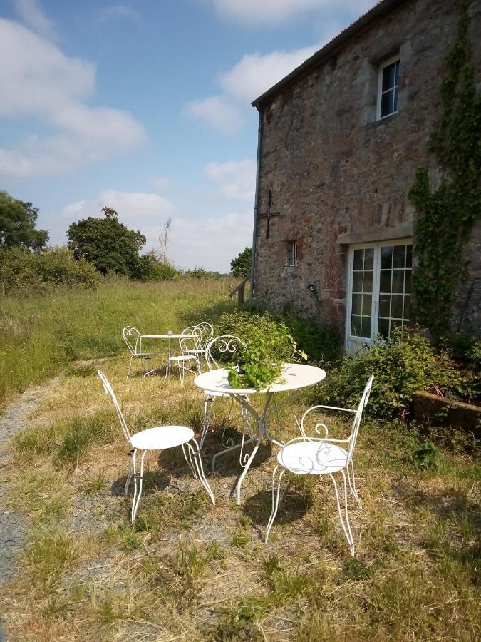 Bed and Breakfast Le Chevalier Des Marettes Airel Exteriér fotografie